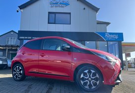 Toyota Aygo VVT-I X-TREND X-SHIFT 5 DOOR AUTO 2