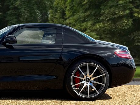 Mercedes-Benz SLS AMG Coupe 11