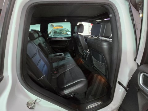 Volkswagen Touareg 3.0 TDI V6 BlueMotion Tech R-Line Plus Tiptronic 4WD Euro 6 (s/s) 5dr 19