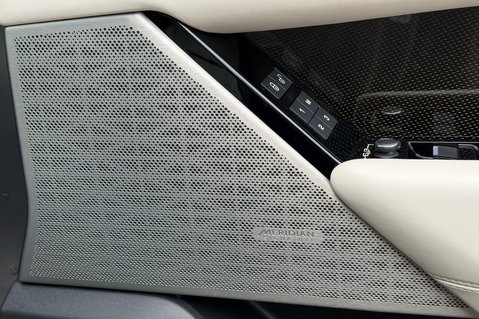 Land Rover Range Rover Velar FIRST EDITION - HUGE SPEC - PAN ROOF -1600W MERIDIAN -AIR SUSPENSION 43