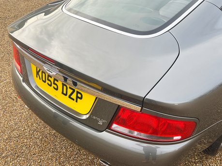 Aston Martin Vanquish V12 S 32