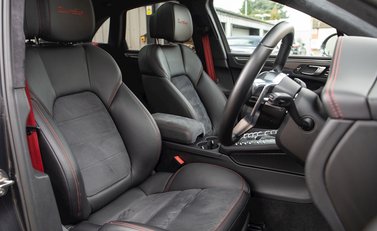 Porsche Macan Turbo 12