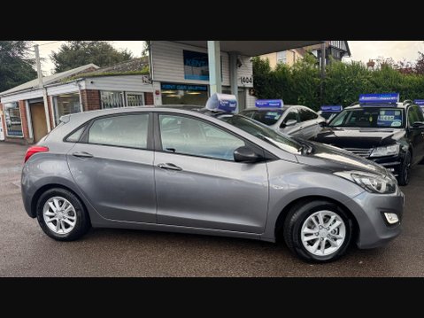 Hyundai i30 1.6 CRDi Blue Drive Active Euro 5 (s/s) 5dr 8