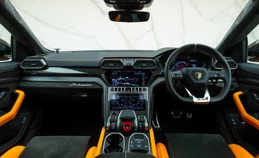 Lamborghini Urus Pearl Capsule 21