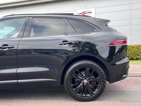 Jaguar F-Pace 2.0 D200 MHEV R-Dynamic SE Auto AWD Euro 6 (s/s) 5dr 75
