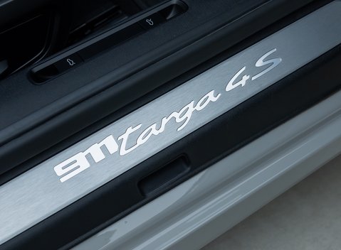 Porsche 911 Targa 4S (992) 24