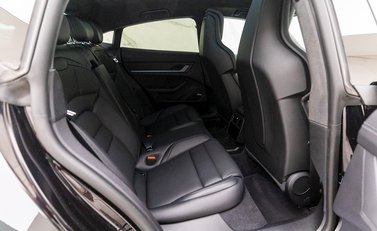 Porsche Taycan Turbo S 14