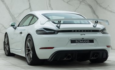Porsche Cayman GT4 (718) 11