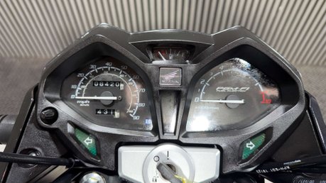 Honda CB GLR125 2018 ONLY 8K MOT OCTOBER 2027 125CC LEARNER BIKE 36