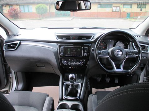 Nissan Qashqai 1.3 DIG-T N-Connecta Euro 6 (s/s) 5dr 15