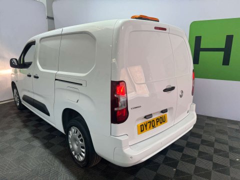 Vauxhall Combo 2300 1.5 SportIVE TD S/S 9