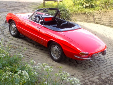 Alfa Romeo Spider 1600 Duetto 75