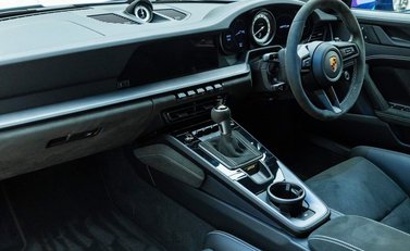 Porsche 911 GT3 (992) 11