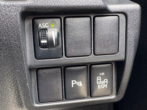 Lexus Is 2.5 300h Premier E-CVT Euro 5 (s/s) 4dr 40