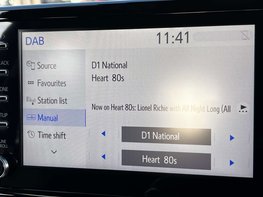 Toyota Yaris 1.5 Yaris Design HEV CVT 5dr 47