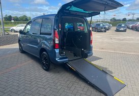 Citroen Berlingo Multispace 1.6 BlueHDi Feel Multispace MPV Wheel Chair Ramp 33