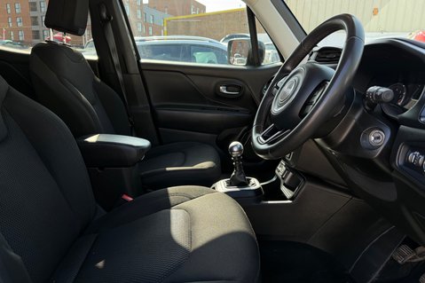 Jeep Renegade 1.0T NIGHT EAGLE STUNNING CAR! SAT NAV..CRUISE CONTROL..AIR CON.STUNNING 19