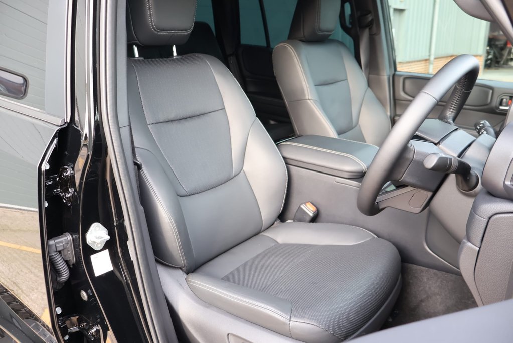 Toyota Land Cruiser 2026 COMMERCIAL 2 inch  lift 22  wheels roof light Seeker styled Rear seats 20