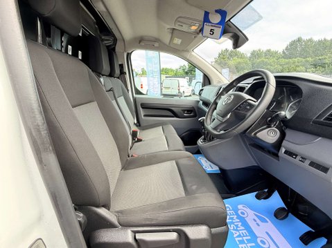 Vauxhall Vivaro 1.5 Vivaro F2900 Dynamic S/S 12