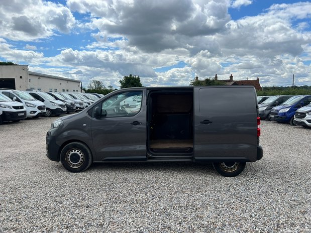Peugeot Expert MWB L2H1 (SOLD) Low Roof Professional 3100 Air Con Sensors Cam EURO 6 NO VA 13