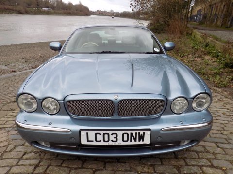 Jaguar XJR 4.2 V8 Supercharged 10