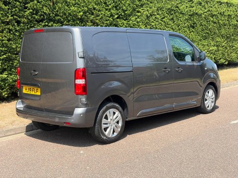 Peugeot Expert 2.0 BlueHDi 1400 Professional Plus Standard Panel Van MWB Euro 6 (s/s) 6dr 5