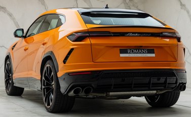 Lamborghini Urus Pearl Capsule 10