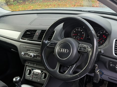 Audi Q3 TFSI SPORT 4