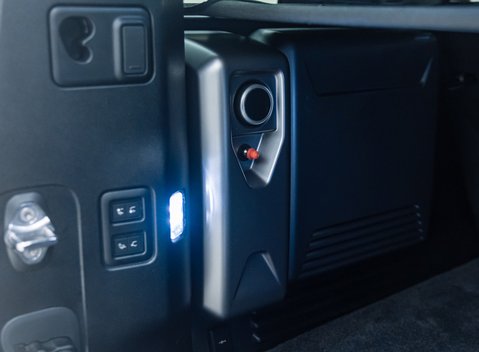 Land Rover Defender OCTA EDITION ONE 30