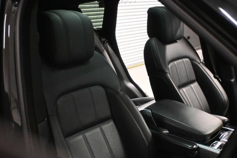 Land Rover Range Rover Sport 3.0 Range Rover Sport HSE Dynamic Black D MHEV Auto 4WD 5dr 30
