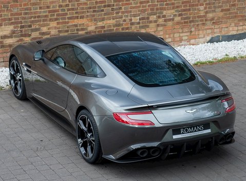 Aston Martin Vanquish S 9