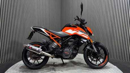 KTM Duke 2017 17K NEW MOT 125CC 15BHP NAKED BIKE 1