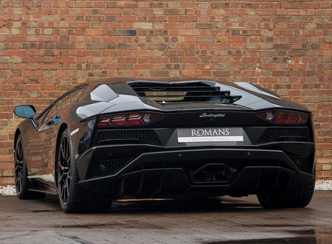 Lamborghini Aventador S LP740-4 3