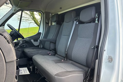 Vauxhall Movano F3500 125 ps Cdti Luton with Tail Lift & Air Con - Direct from MOD 3