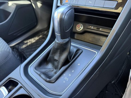 Volkswagen Touran 1.6 TDI BlueMotion Tech SE Family DSG Euro 6 (s/s) 5dr 17