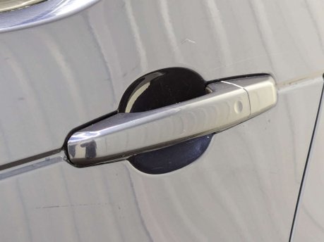 Land Rover Discovery 3.0 Discovery HSE TD6 Auto 4WD 5dr 32