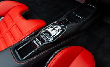 Ferrari SF90 Spider 26