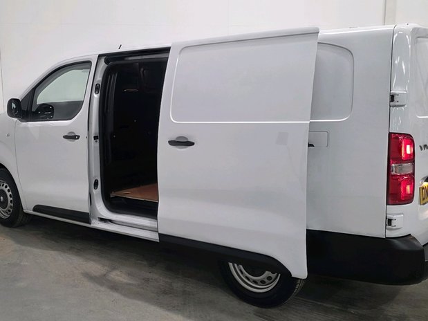 Vauxhall Vivaro VIVARO XL DIESEL 2.0 Turbo D 145 Prime H1 Van 13