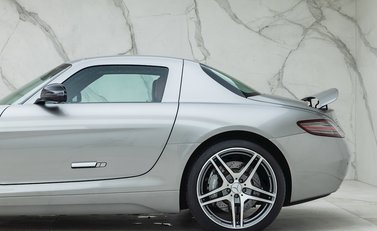 Mercedes-Benz SLS AMG 28