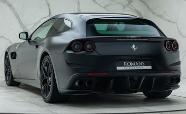 Ferrari GTC4 Lusso T 10