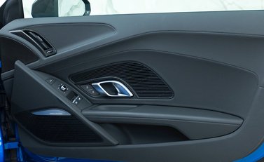Audi R8 V10 Performance Carbon Black 17