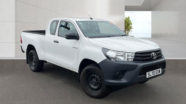 Toyota Hilux Active | 2.4 LT | Extended Cab | Tow Bar | Air Con | EURO 6 2