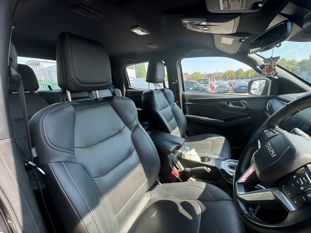 Isuzu D-Max V-Cross | Auto | 1.9 LT | Double Cab | Sensors | Camera | EURO 6 | NO VAT 16