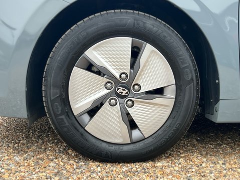Hyundai IONIQ PREMIUM MHEV 4