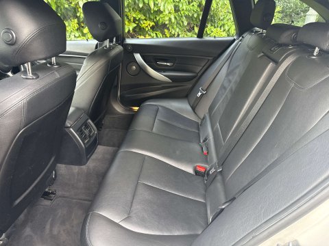 BMW 3 Series 3.0 330d xDrive M Sport Auto 4WD 5dr 19