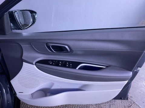 Hyundai BAYON 1.0 T-GDi Ultimate SUV 5dr Petrol DCT Euro 6 (s/s) (100 ps) 1 Owner - Sens 48