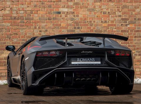 Lamborghini Aventador SV LP750-4 Roadster 3