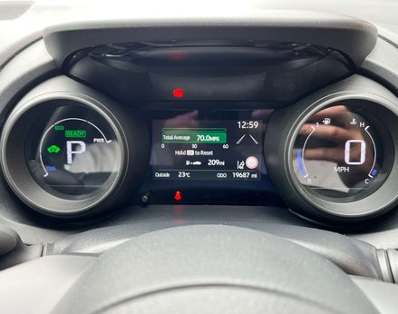 Toyota Yaris 1.5 Yaris Design HEV CVT 5dr 21