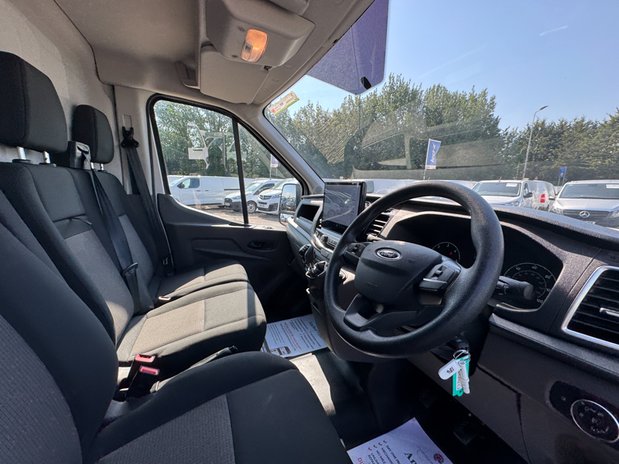 Ford Transit MWB L2H2 Medium Roof Leader 350 Air Con EURO 6 15