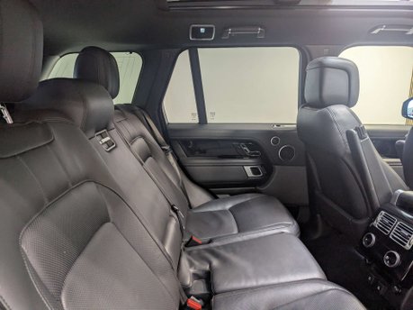 Land Rover Range Rover 3.0 Range Rover Vogue D MHEV Auto 4WD 5dr 45